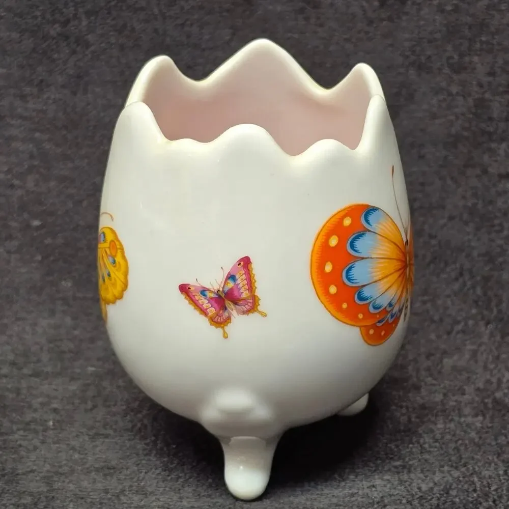 Butterfly Counterpoint Ceramic Cracked Egg Design Candle